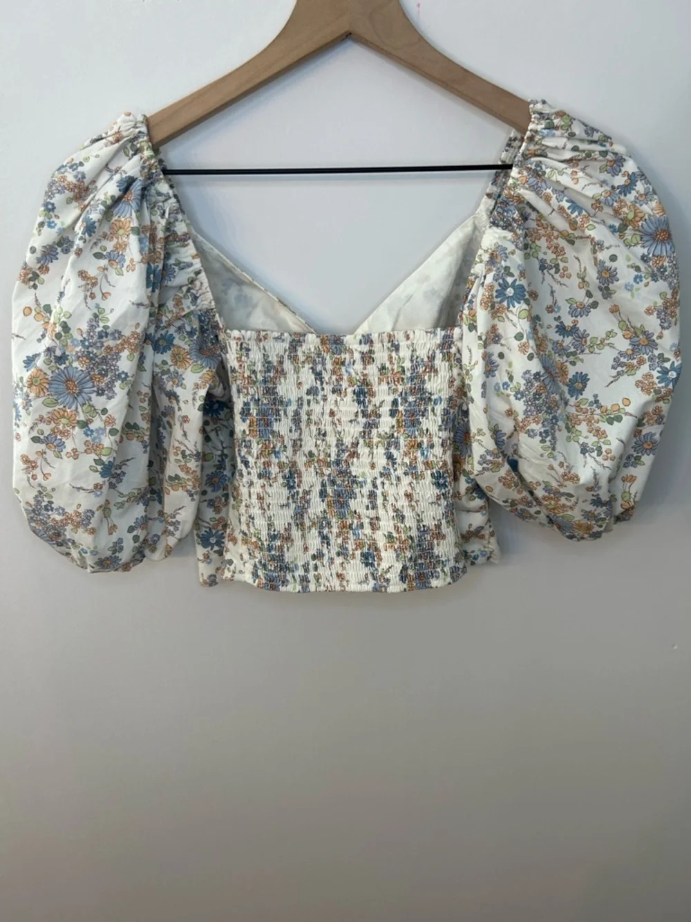 Abercrombie & Fitch Women’s White Floral Puff Sleeve Top, Size Medium